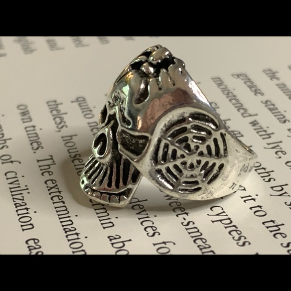 Skull ring - Picture 2 of 4